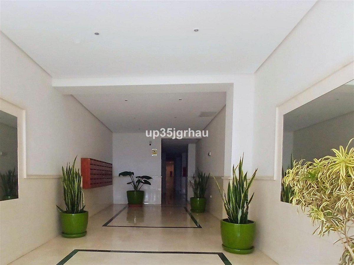 2 Bed Middle Floor Apartment in Estepona