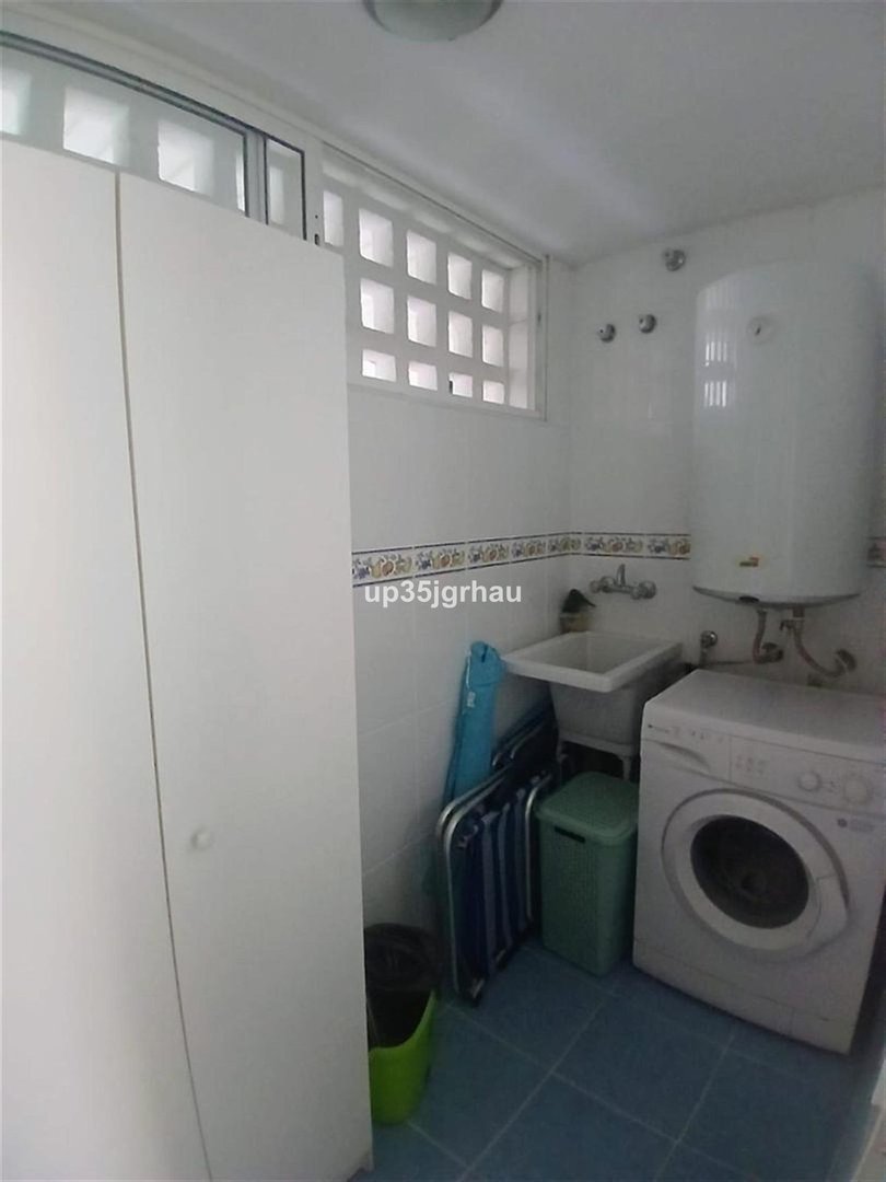 2 Bed Middle Floor Apartment in Estepona