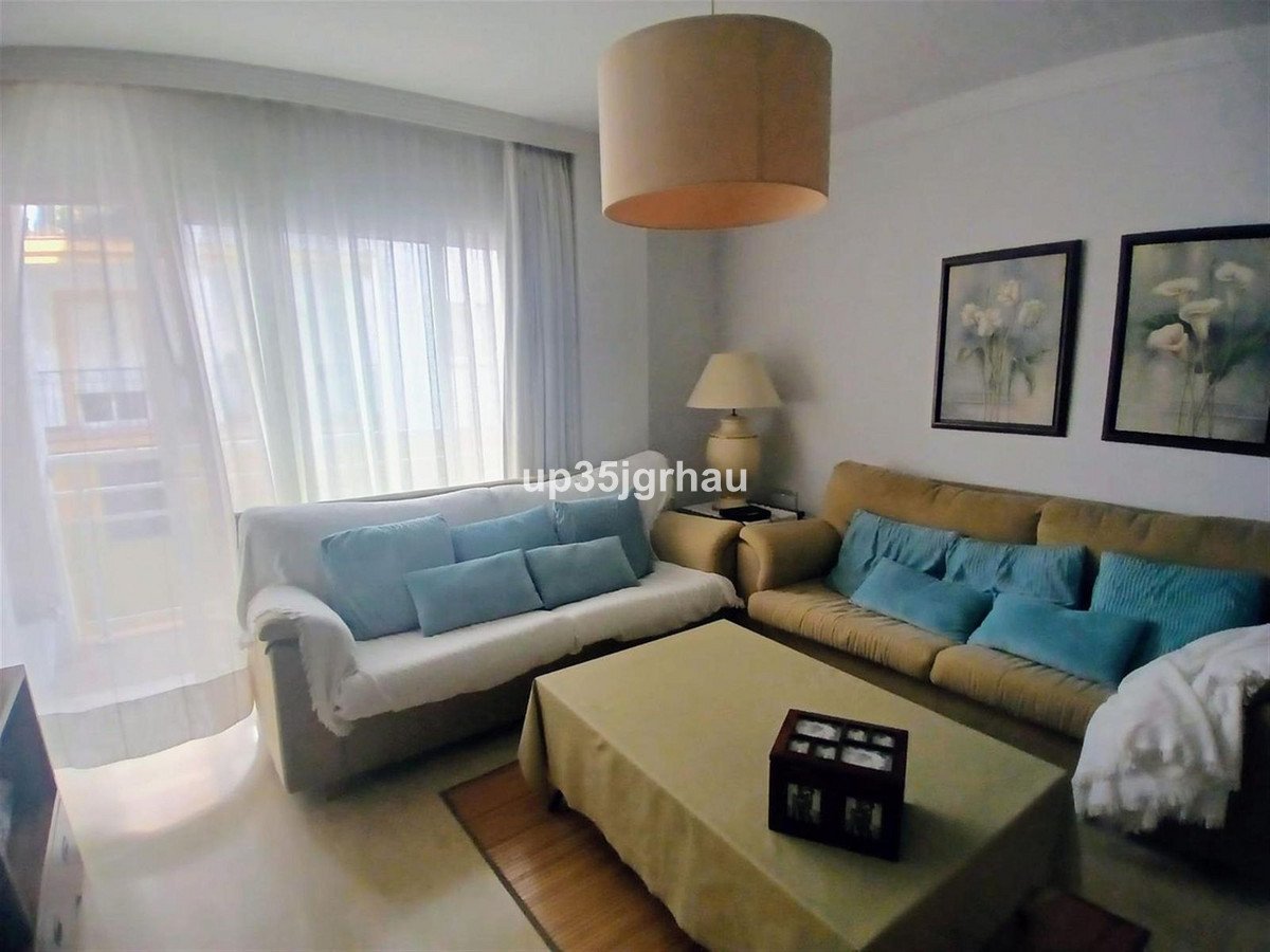 2 Bed Middle Floor Apartment in Estepona