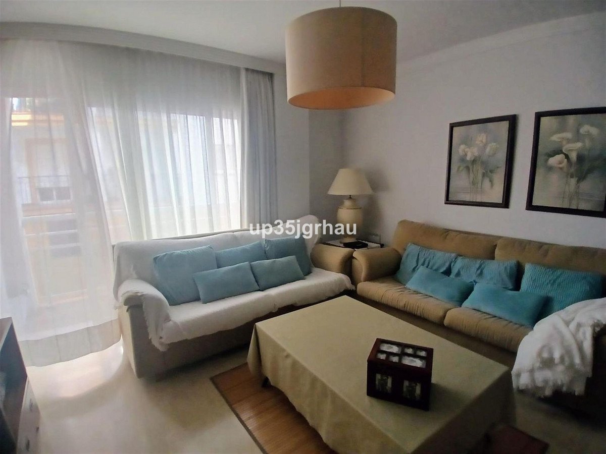 2 Bed Middle Floor Apartment in Estepona