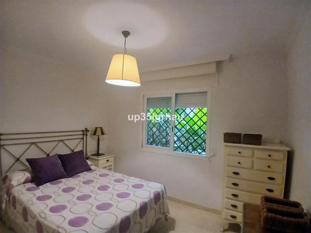 2 Bed Middle Floor Apartment in Estepona