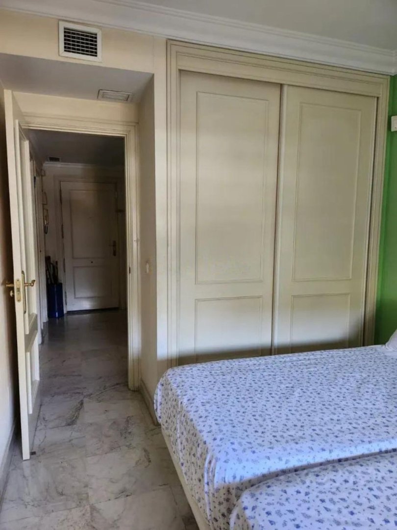 2 Bed Middle Floor Apartment in Puerto Banús