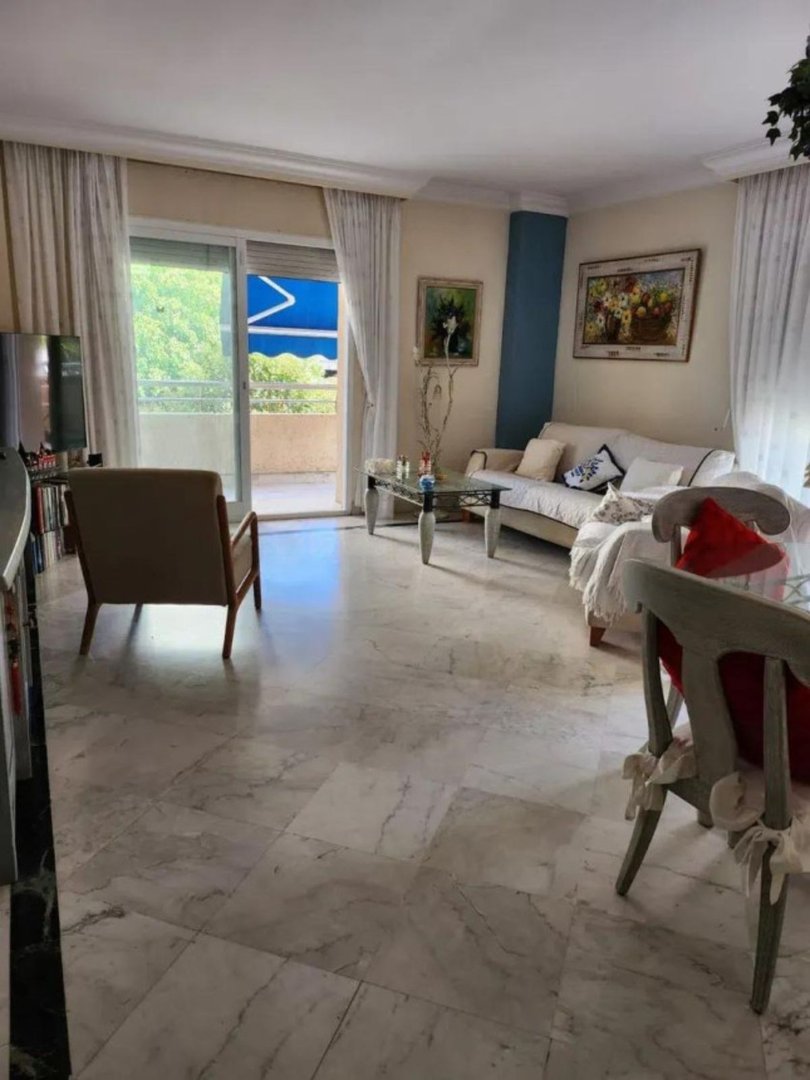 2 Bed Middle Floor Apartment in Puerto Banús