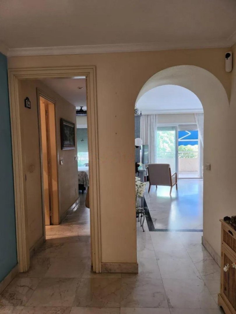 2 Bed Middle Floor Apartment in Puerto Banús