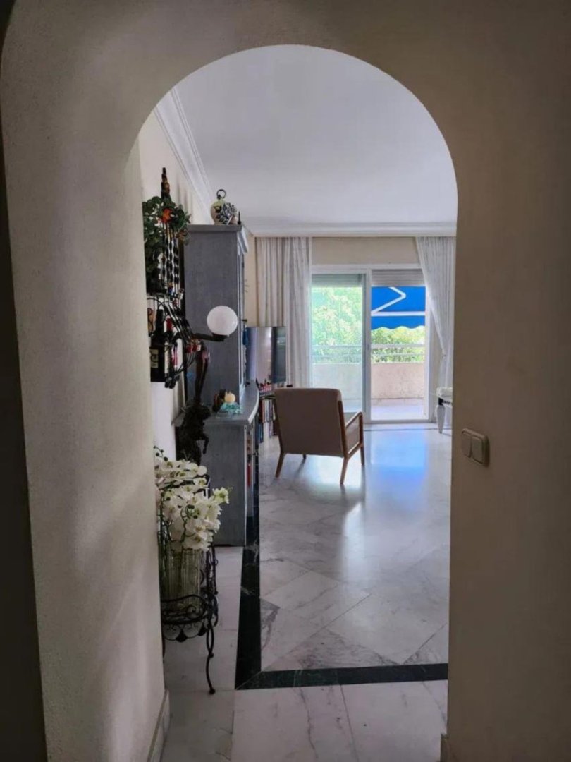 2 Bed Middle Floor Apartment in Puerto Banús