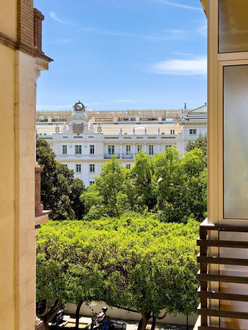4 Bed Middle Floor Apartment in Málaga Centro