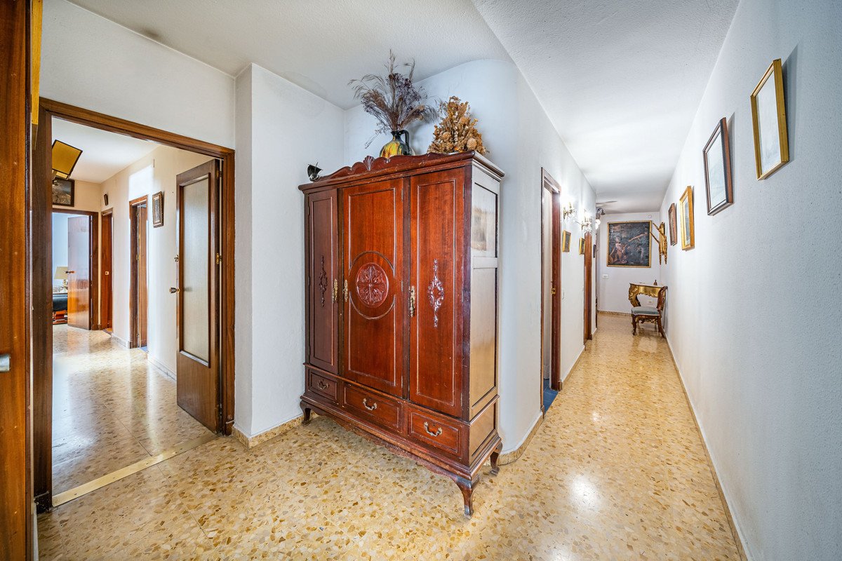 4 Bed Middle Floor Apartment in Málaga Centro