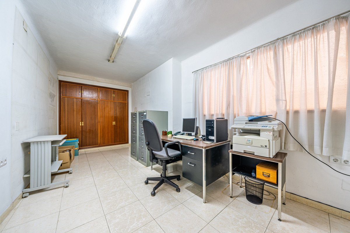 4 Bed Middle Floor Apartment in Málaga Centro