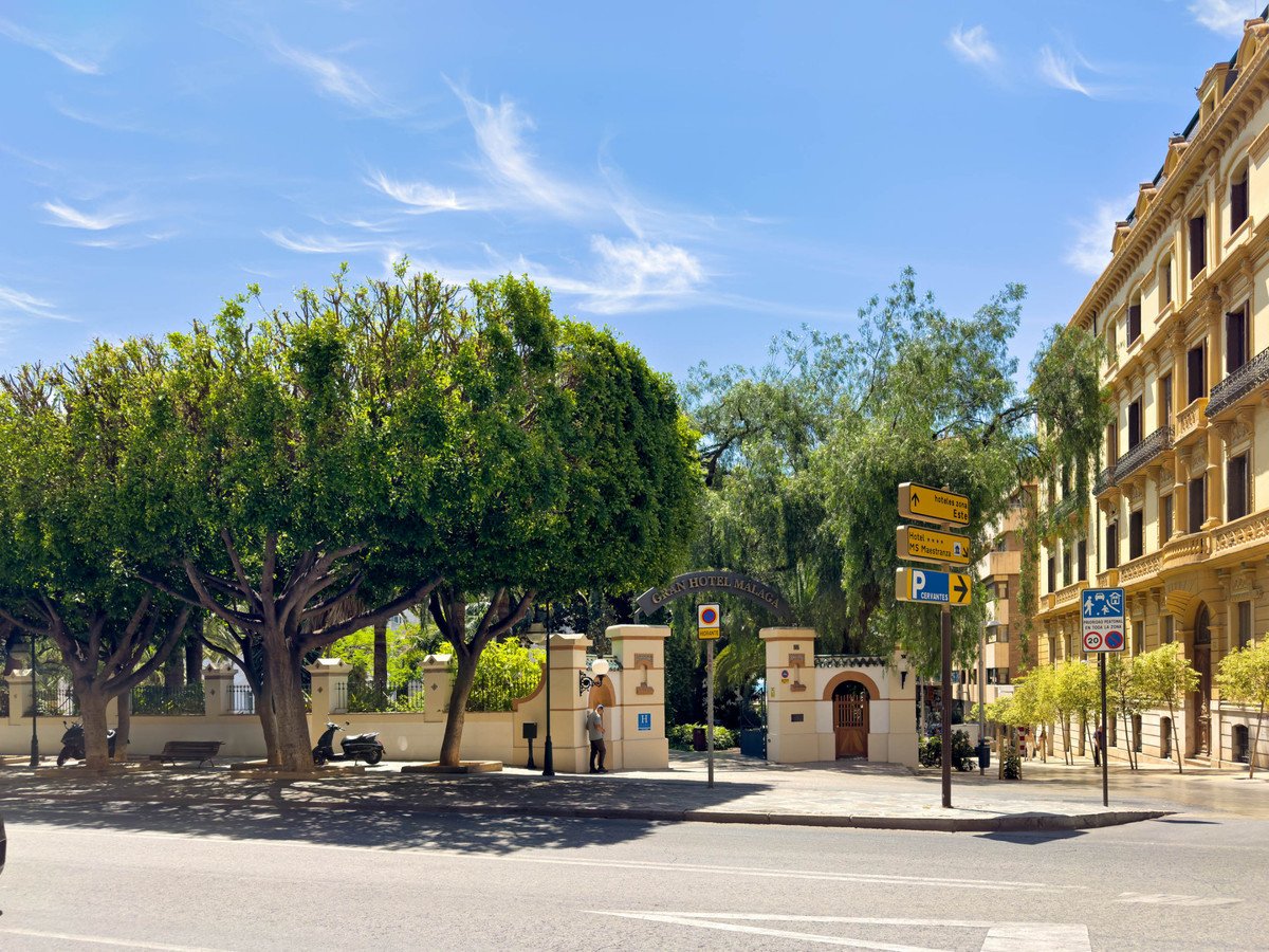 4 Bed Middle Floor Apartment in Málaga Centro