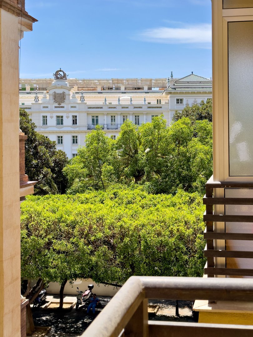 4 Bed Middle Floor Apartment in Málaga Centro