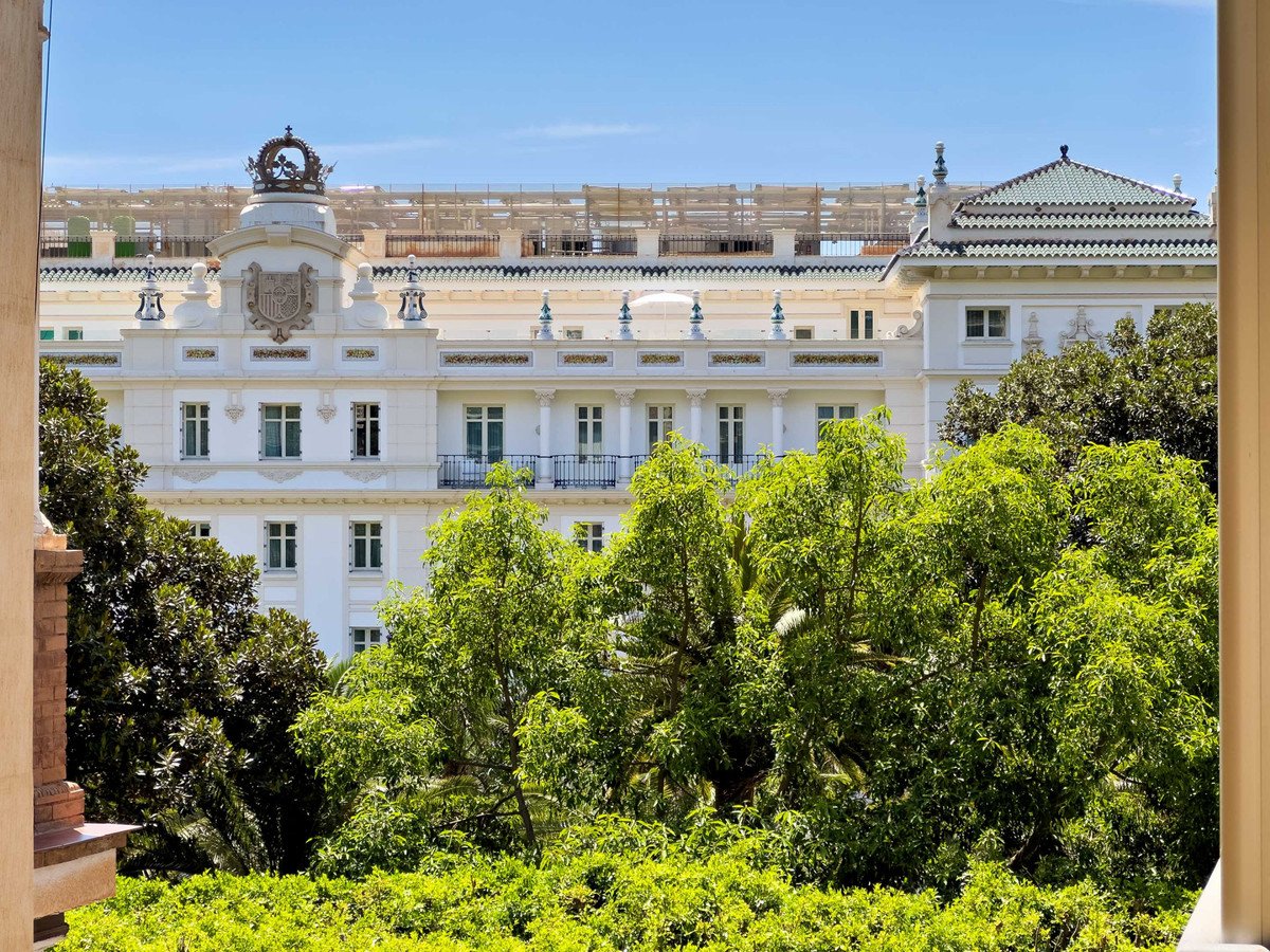 4 Bed Middle Floor Apartment in Málaga Centro