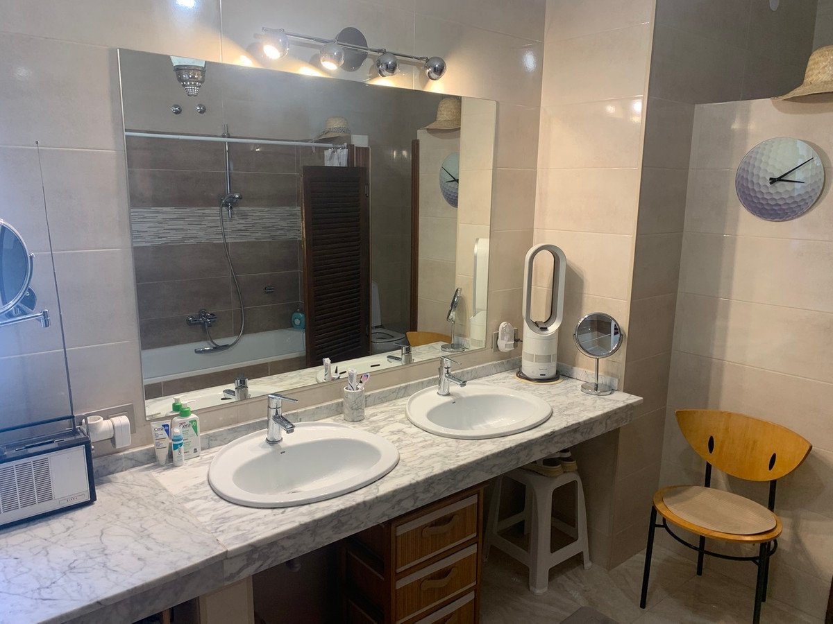 4 Bed Detached Villa in Villamartin