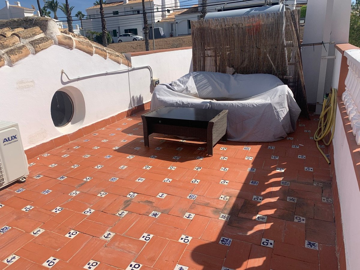 4 Bed Detached Villa in Villamartin