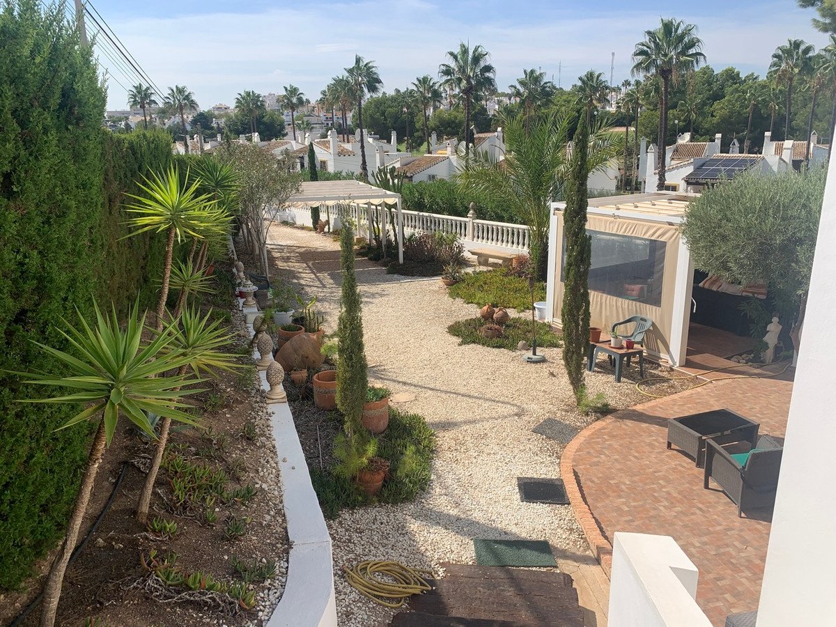 4 Bed Detached Villa in Villamartin