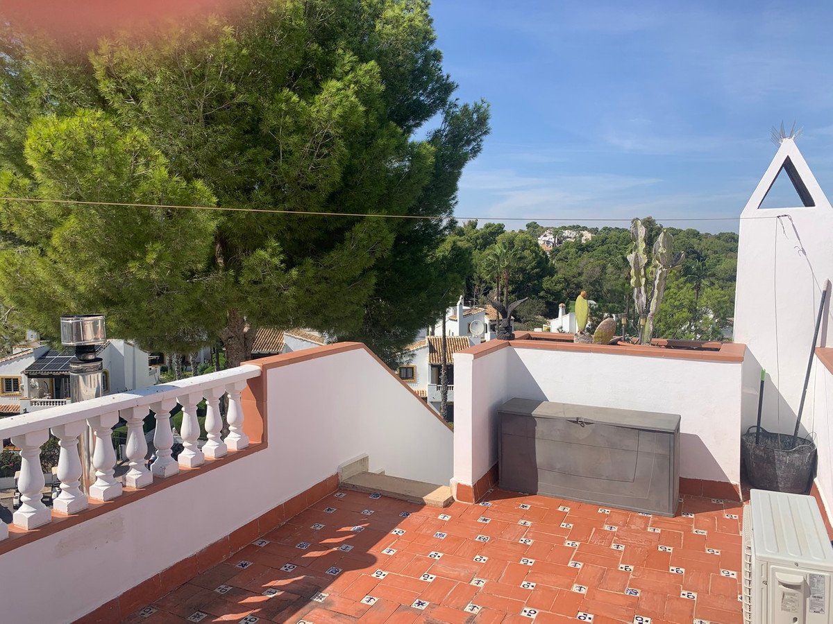 4 Bed Detached Villa in Villamartin