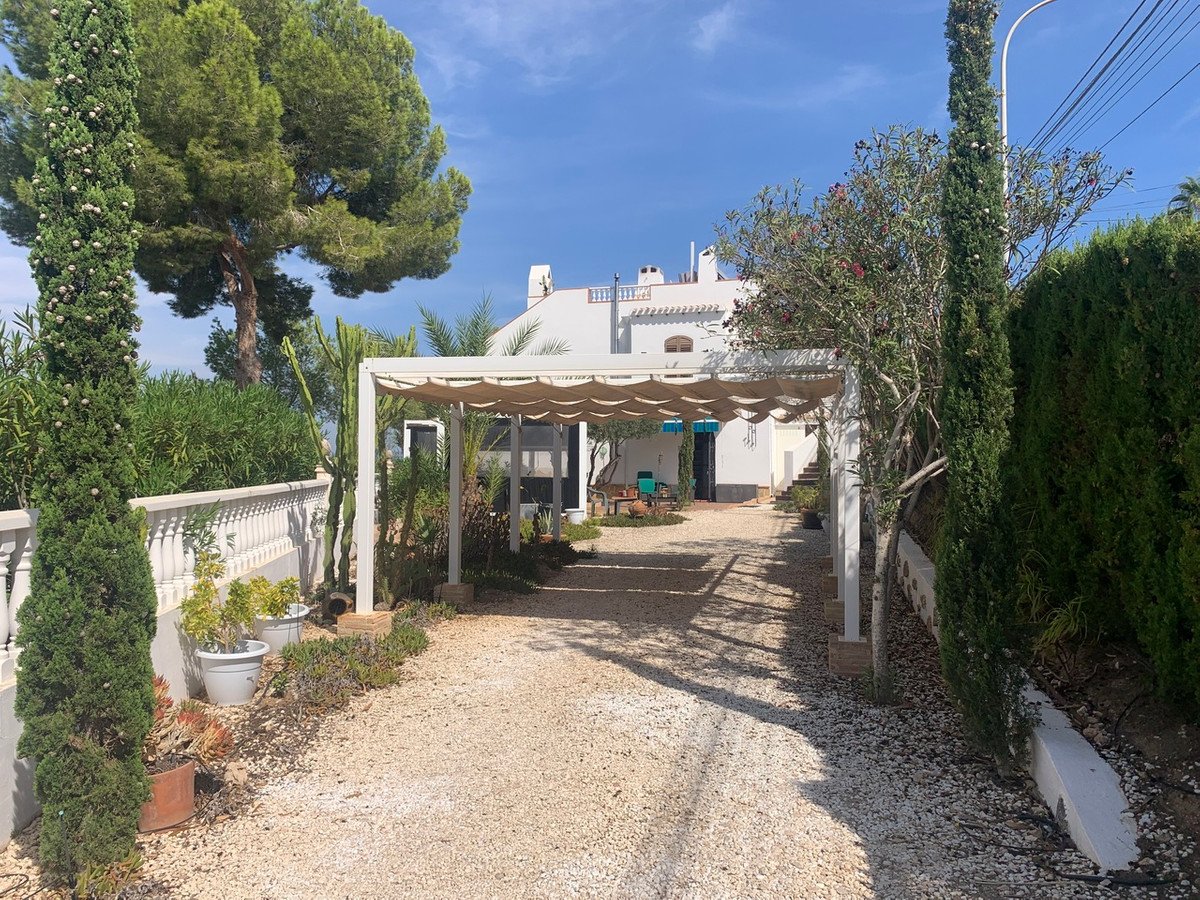 4 Bed Detached Villa in Villamartin