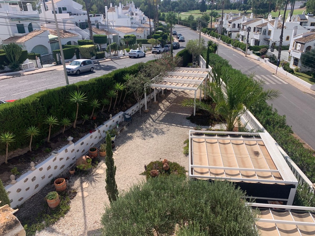 4 Bed Detached Villa in Villamartin