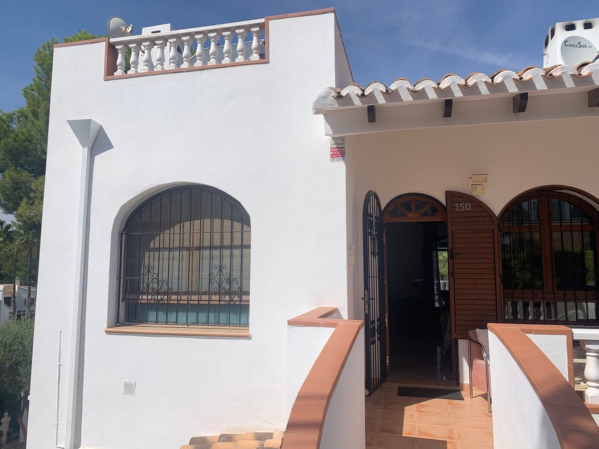 4 Bed Detached Villa in Villamartin