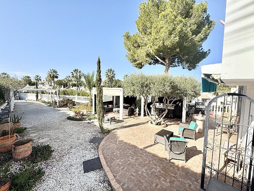 4 Bed Detached Villa in Villamartin