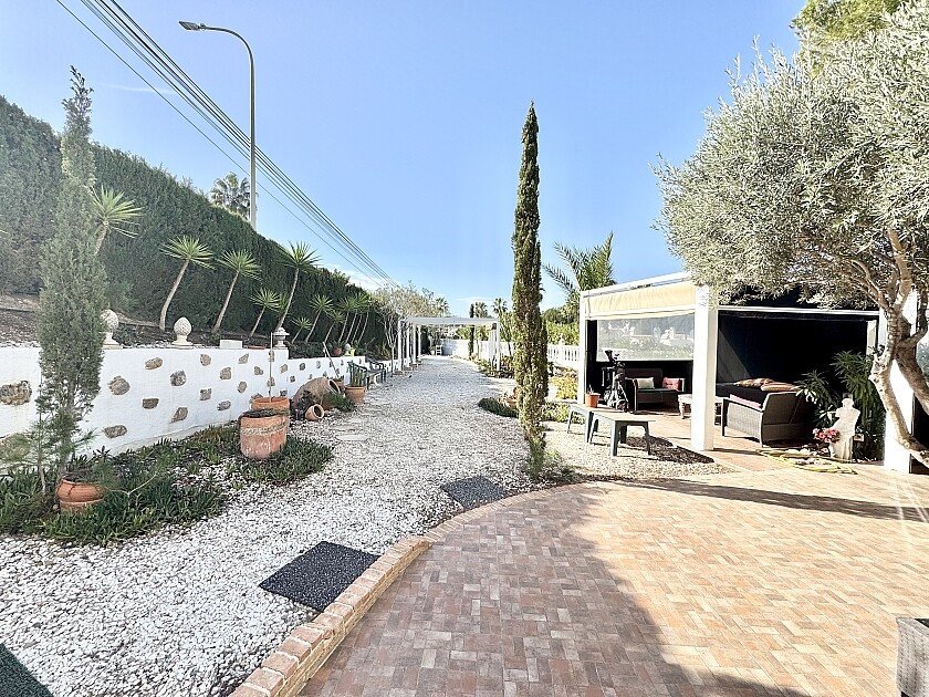 4 Bed Detached Villa in Villamartin