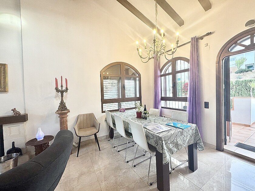 4 Bed Detached Villa in Villamartin