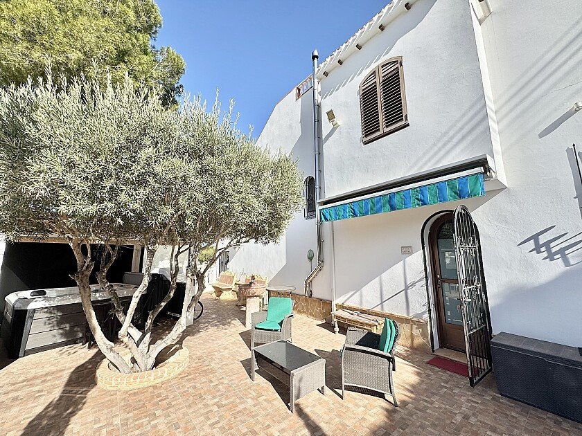 4 Bed Detached Villa in Villamartin