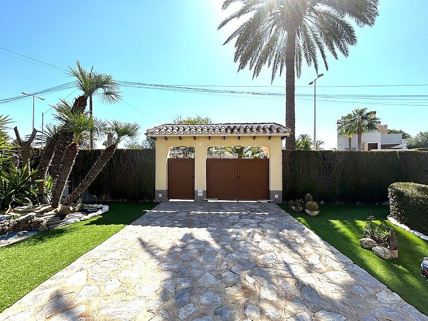 3 Bed Detached Villa in Cabo Roig