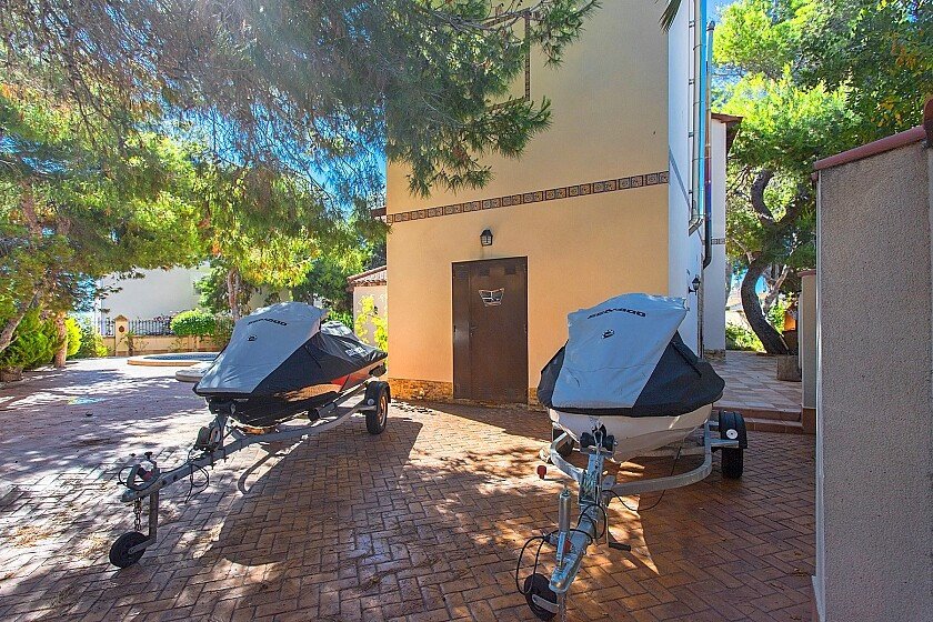 4 Bed Detached Villa in Punta Prima