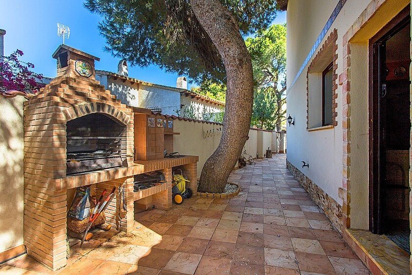 4 Bed Detached Villa in Punta Prima