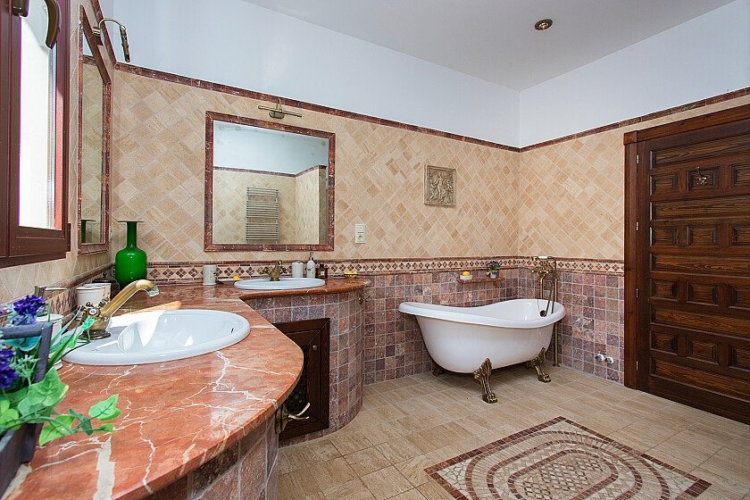 4 Bed Detached Villa in Punta Prima
