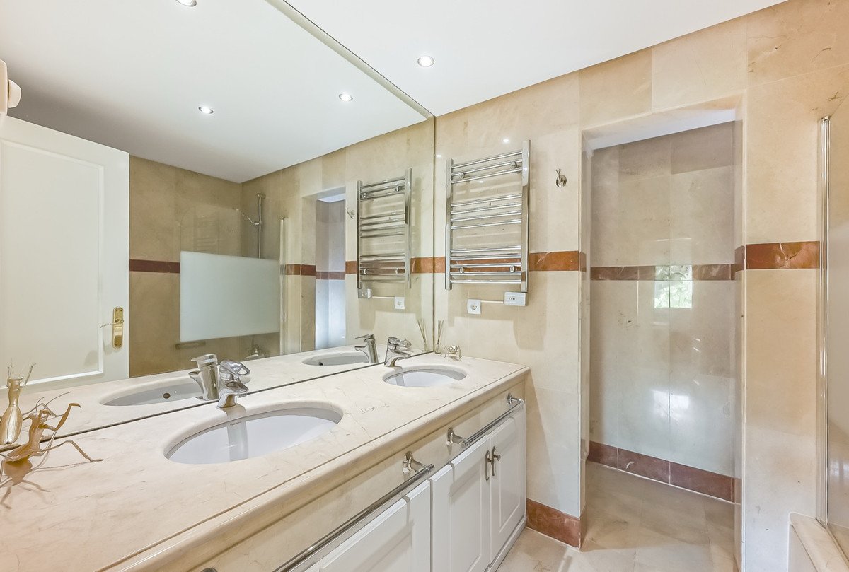 2 Bed Ground Floor Apartment in Estepona