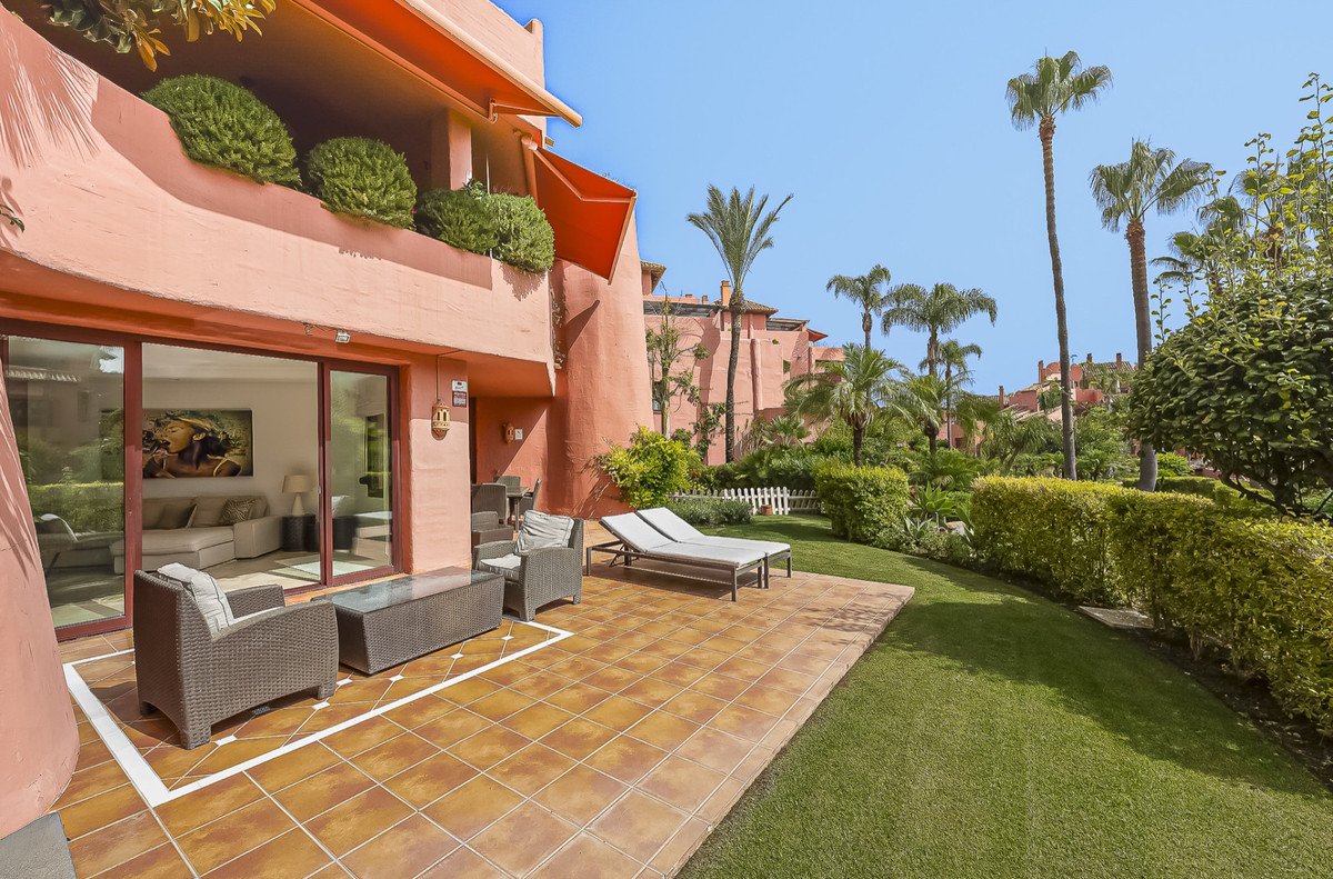 2 Bed Ground Floor Apartment in Estepona