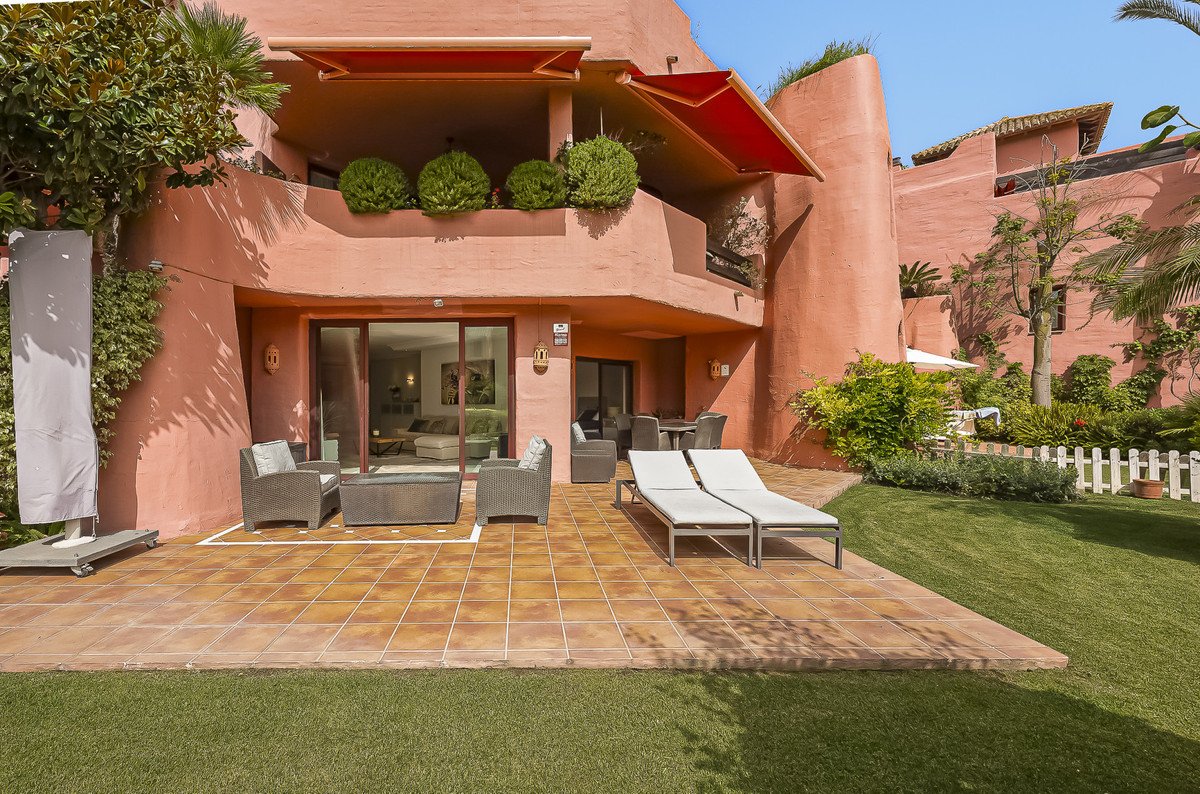 2 Bed Ground Floor Apartment in Estepona