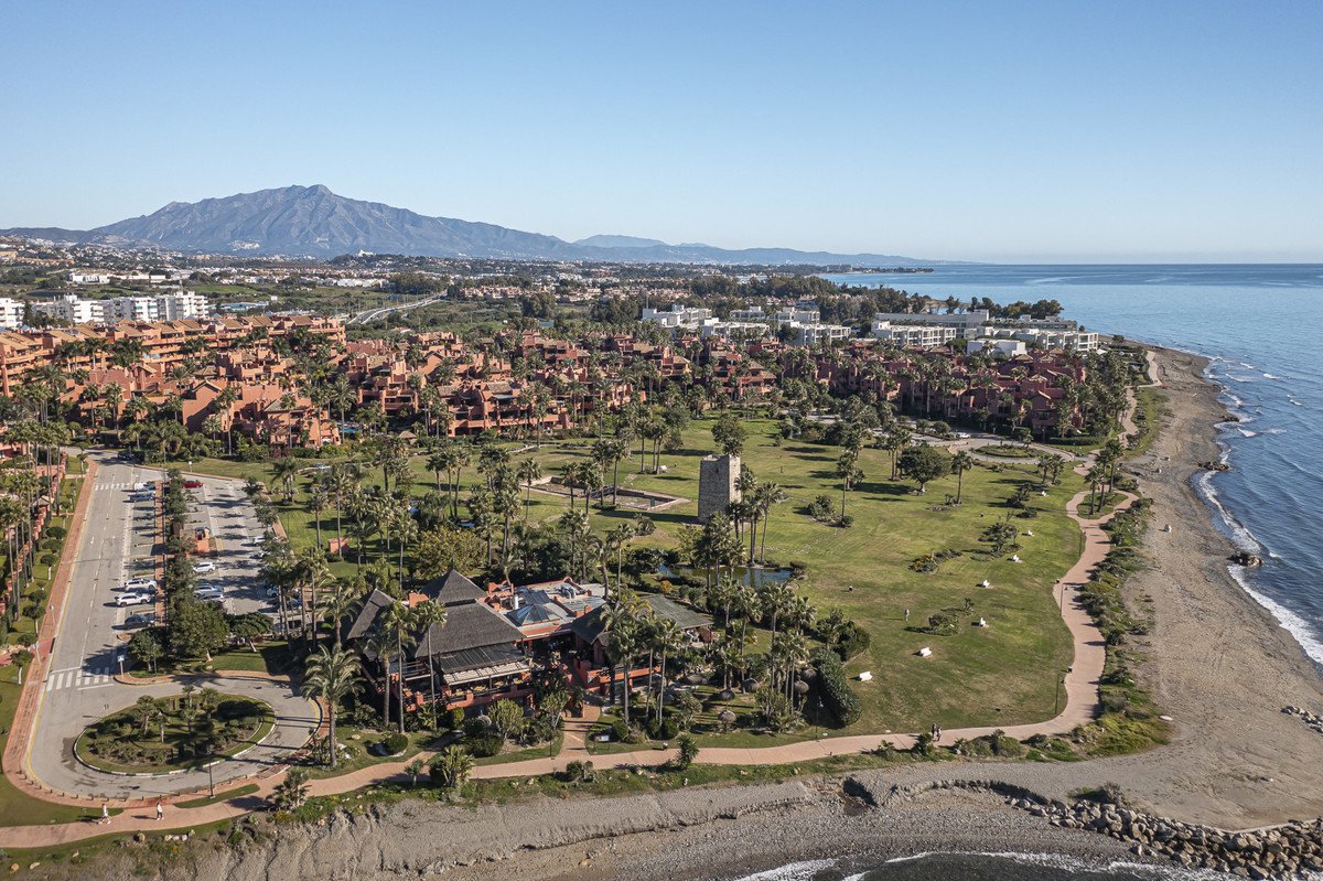 2 Bed Ground Floor Apartment in Estepona