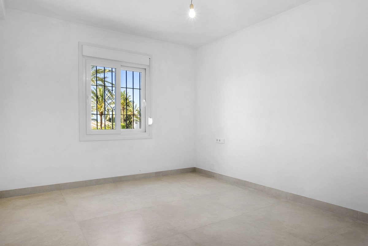 3 Bed Ground Floor Apartment in Nueva Andalucía