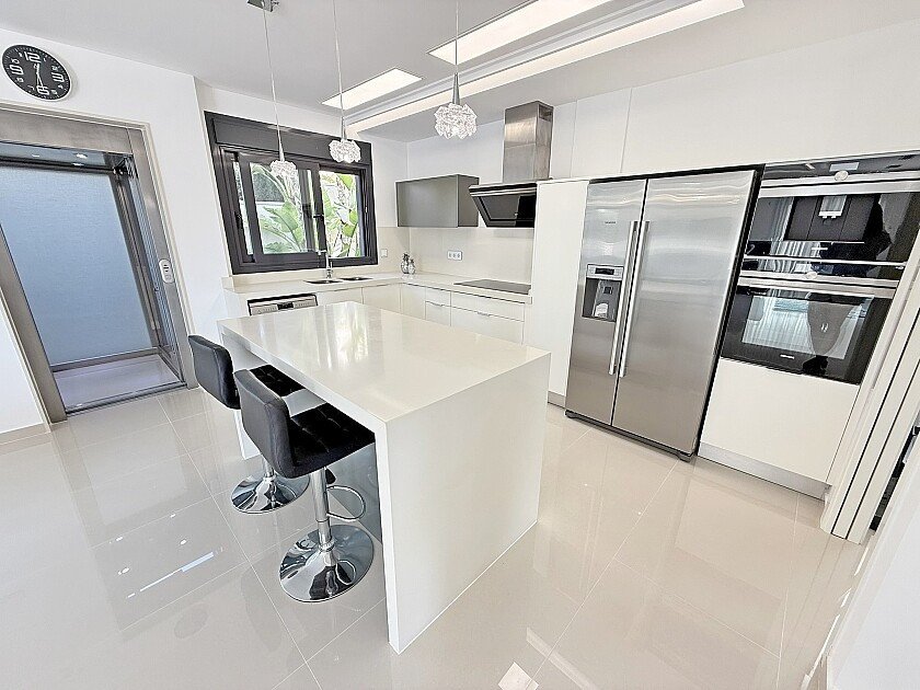 5 Bed Detached Villa in San Miguel de Salinas