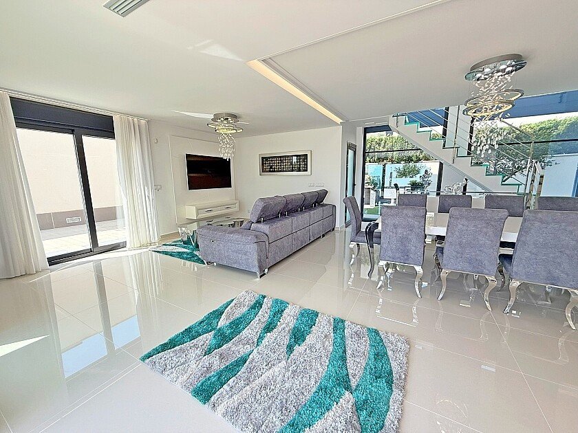 5 Bed Detached Villa in San Miguel de Salinas