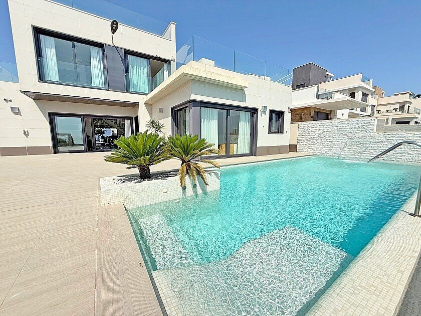 5 Bed Detached Villa in San Miguel de Salinas