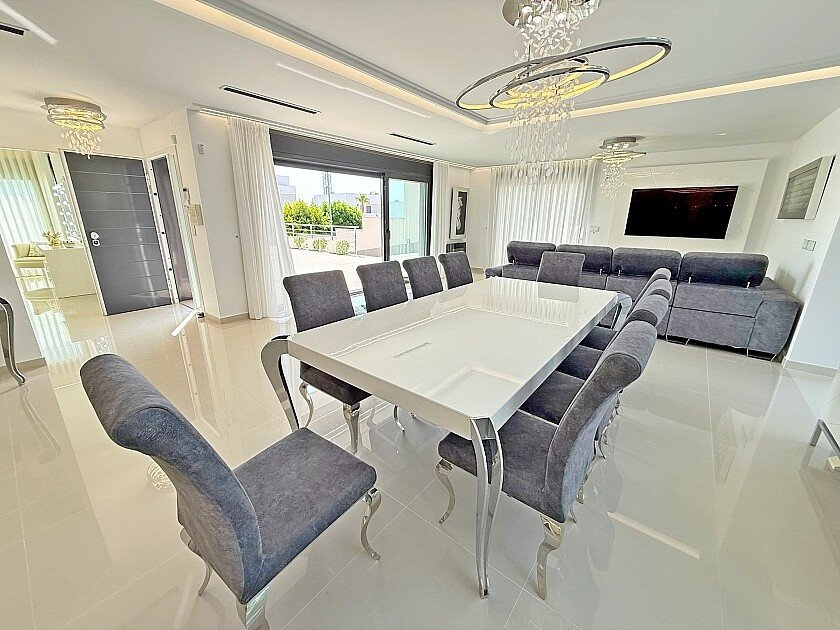 5 Bed Detached Villa in San Miguel de Salinas