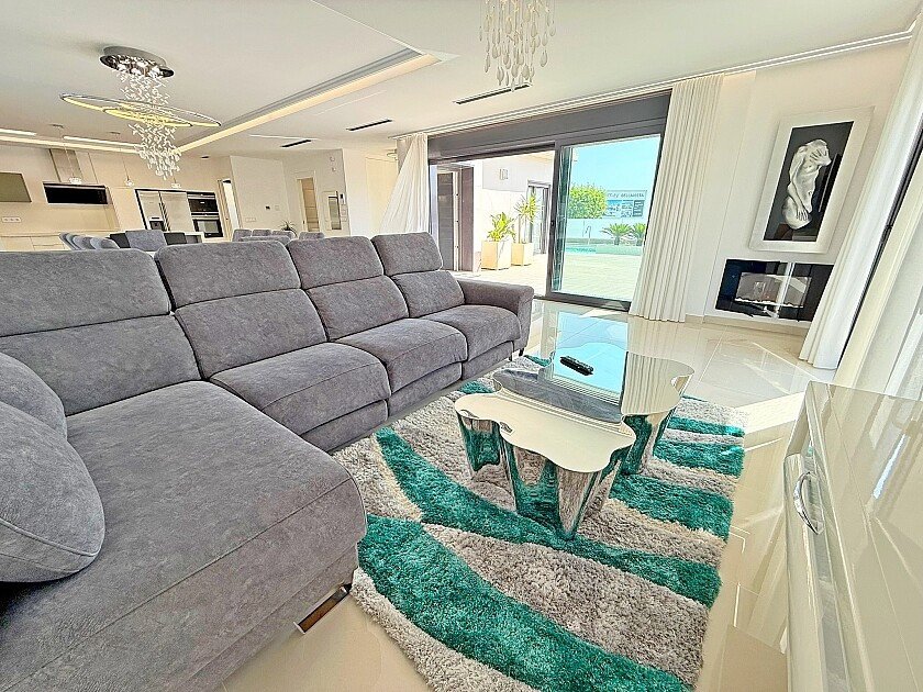5 Bed Detached Villa in San Miguel de Salinas