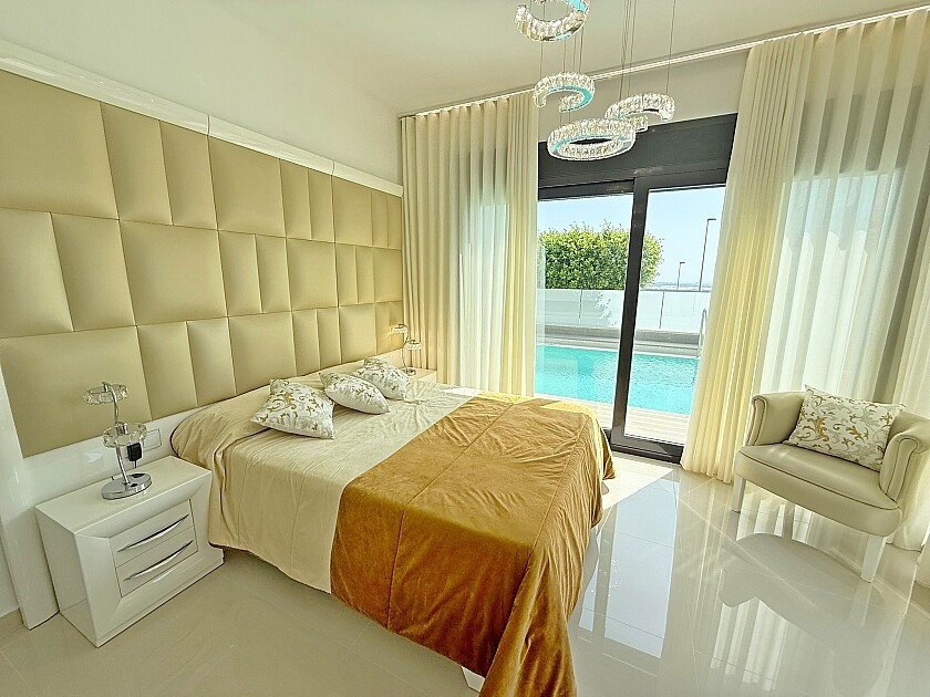 5 Bed Detached Villa in San Miguel de Salinas