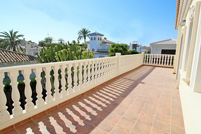 5 Bed Detached Villa in Cabo Roig