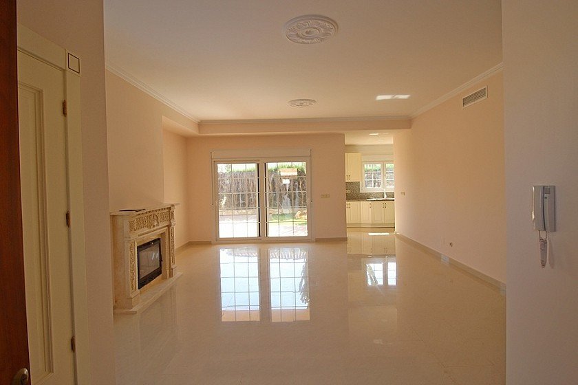 5 Bed Detached Villa in Cabo Roig