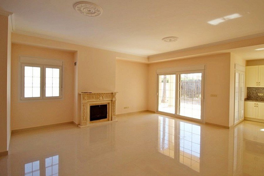 5 Bed Detached Villa in Cabo Roig
