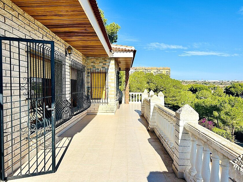 10 Bed Detached Villa in Dehesa de Campoamor