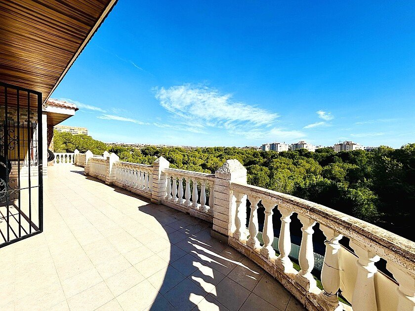 10 Bed Detached Villa in Dehesa de Campoamor