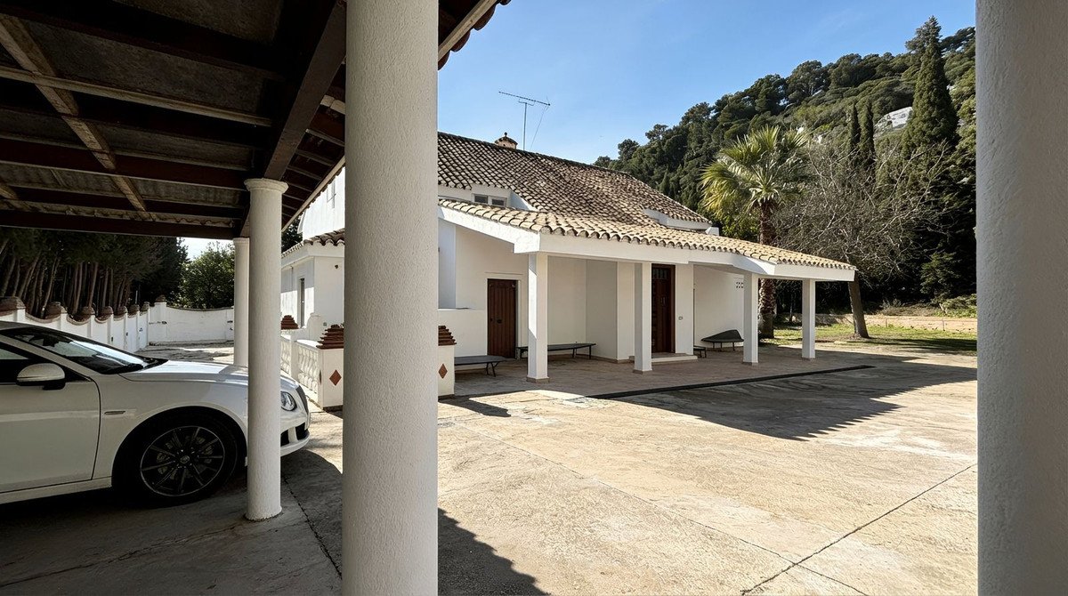 8 Bed Detached Villa in Ojén