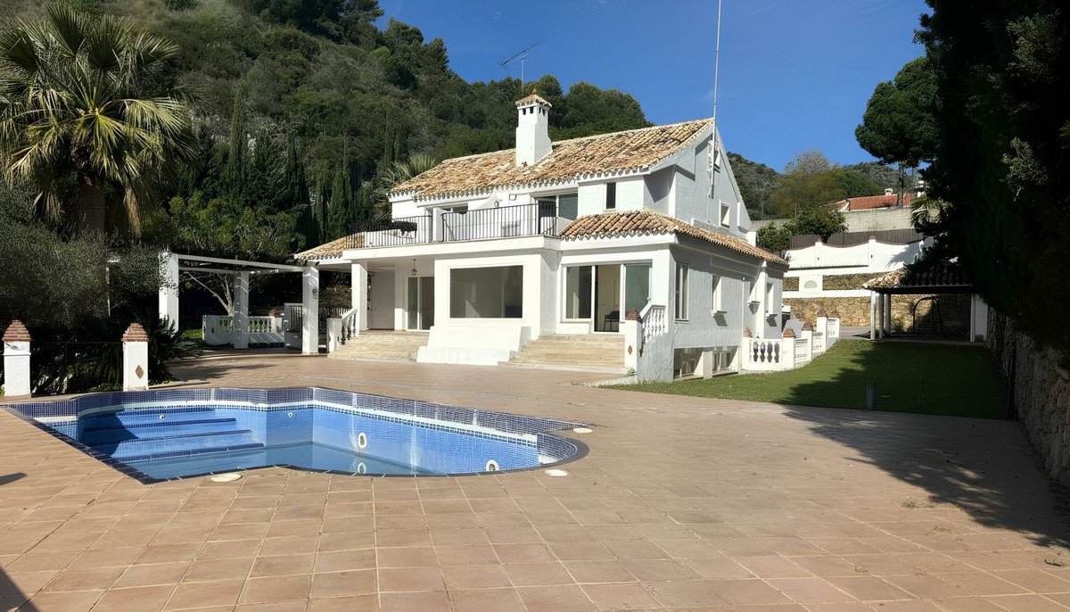 8 Bed Detached Villa in Ojén