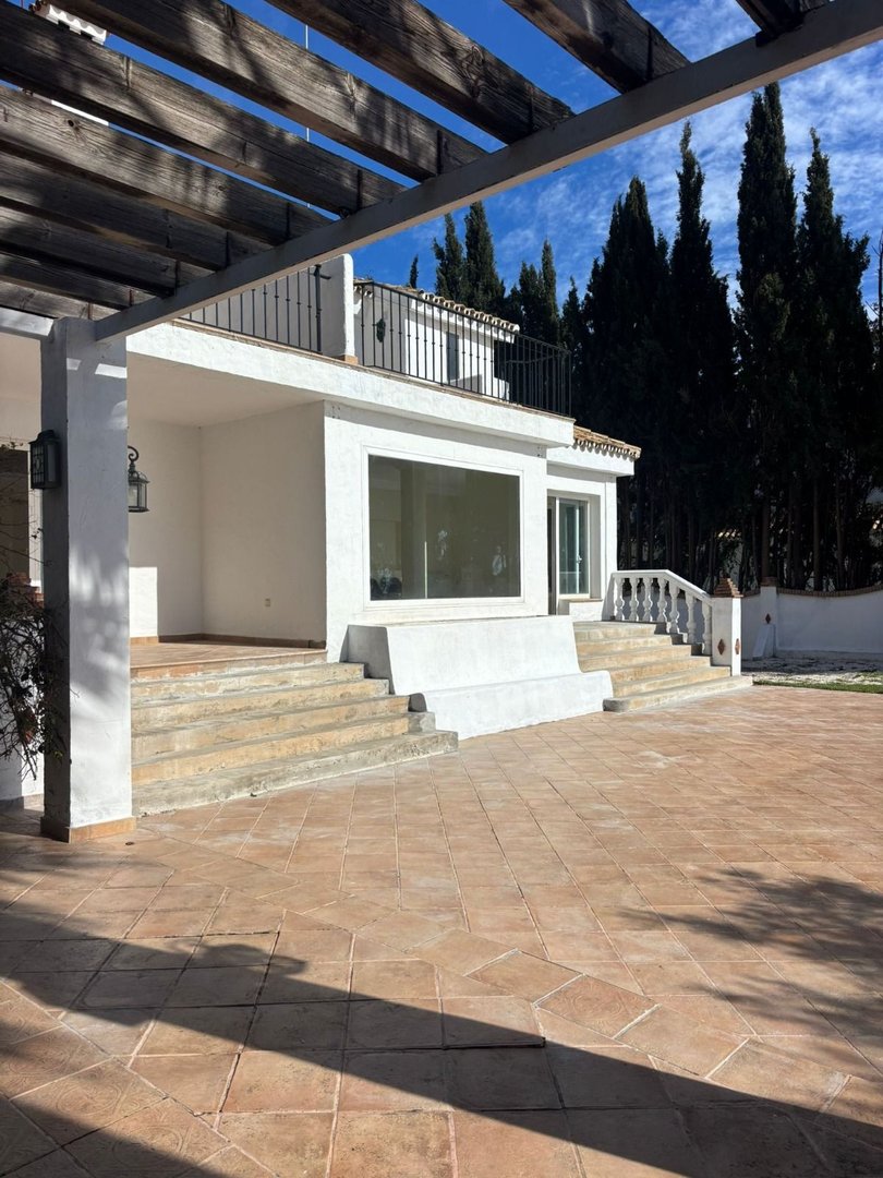 8 Bed Detached Villa in Ojén