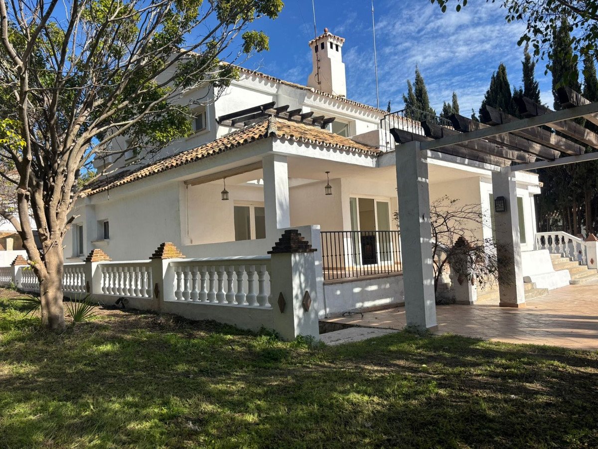 8 Bed Detached Villa in Ojén